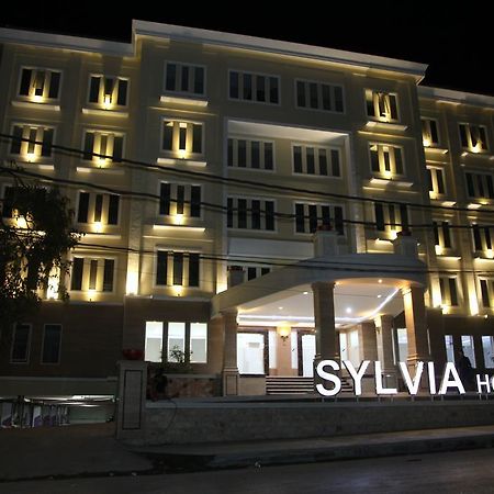 Sylvia Hotel Premier Kupang Κούπανγκ Εξωτερικό φωτογραφία
