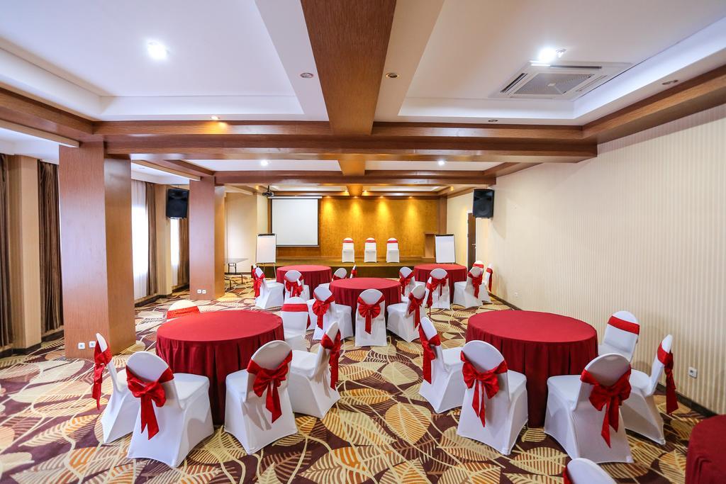 Sylvia Hotel Premier Kupang Κούπανγκ Εξωτερικό φωτογραφία