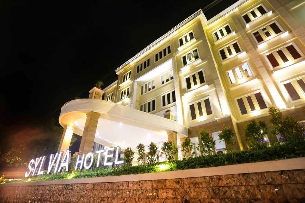 Sylvia Hotel Premier Kupang Κούπανγκ Εξωτερικό φωτογραφία