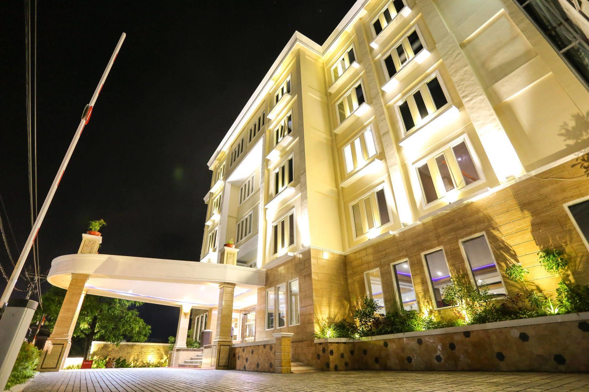 Sylvia Hotel Premier Kupang Κούπανγκ Εξωτερικό φωτογραφία